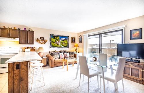 Dillon Apartment | Family-Friendly Dillon Valley East 301Q with Restaurant Access