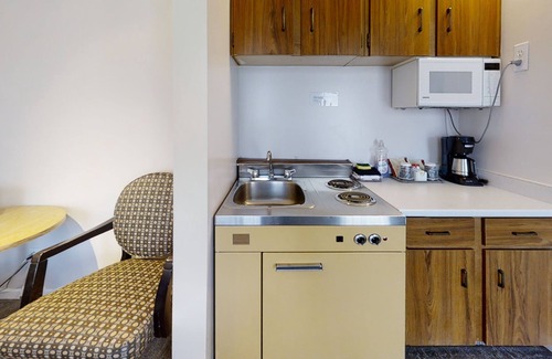 Dilworth Mountain Estates Hotel | Discover Comfort at Dilworth Inn: Pool, Spa & Family-Friendly