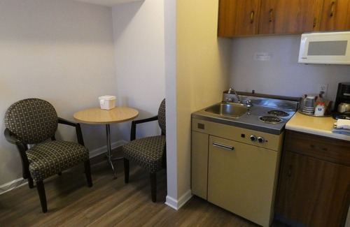 Dilworth Mountain Estates Hotel | Discover Comfort at Dilworth Inn: Pool, Spa & Family-Friendly