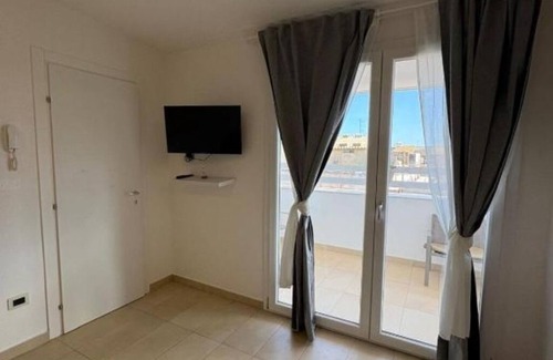 Pachino Apartment | -DIMARTINO HOME-Double Room with Balcony (2 Adults + 1 Child)