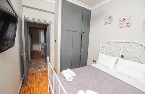 Lygia House | Top-Rated Dimi House: Family-Friendly Stay Awaits You