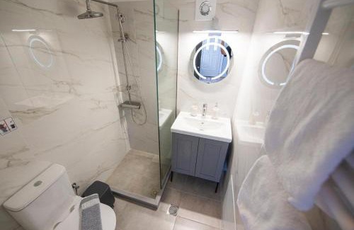 Lygia House | Top-Rated Dimi House: Family-Friendly Stay Awaits You