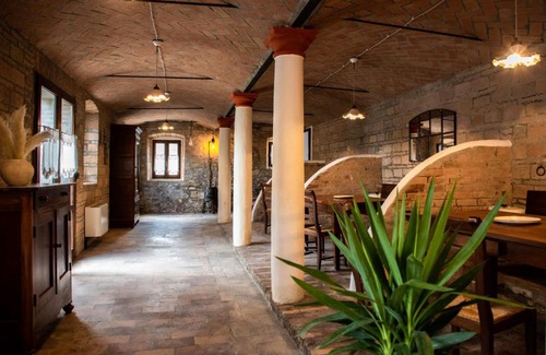 Canossa Bed & Breakfast | Discover Dimidium: Pet-Friendly Retreat with 9.3 Rating