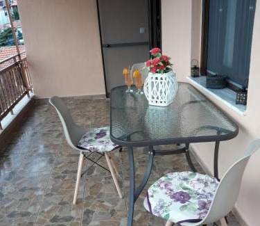Kallirakhi House | Guest Rated: Dimitra's Garden Villa with Family-Friendly Amenities