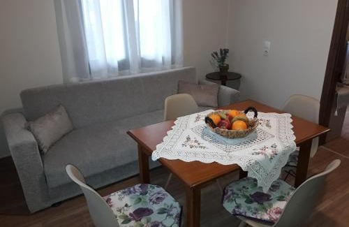Kallirakhi House | Guest Rated: Dimitra's Garden Villa with Family-Friendly Amenities