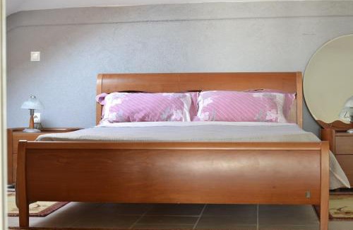 Kalo Nero House | Dimitra's Loft House: Pet & Child Friendly Getaway