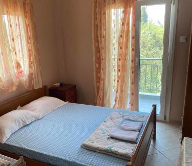 Pylaia-Chortiatis Apartment | Family-Friendly Dimitris: Guest Rated 9.5 for Comfort