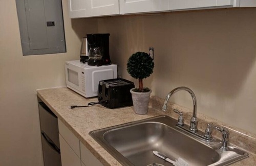 West Chester Apartment | Cozy Dimmick Apartment Retreat with Spa and Kitchen
