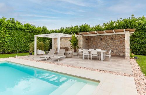 Pietrasanta House | Discover Dimora Arabella: Family-Friendly with Pool Access
