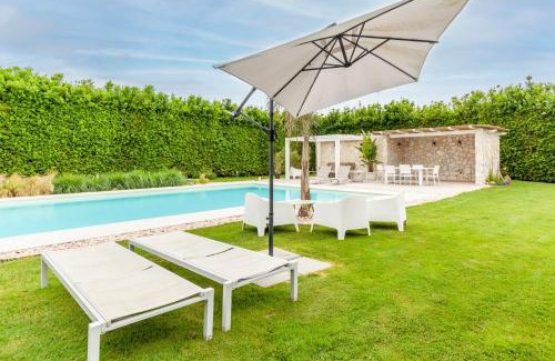 Pietrasanta House | Discover Dimora Arabella: Family-Friendly with Pool Access