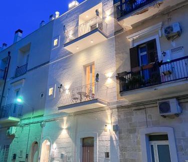 Conversano Bed & Breakfast | Dimora Bianca: 4-Star Retreat with Hot Tub & Breakfast