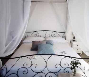 Termoli Apartment | Elegant Dimora Brezza di Mare: Oceanfront Escape Awaits