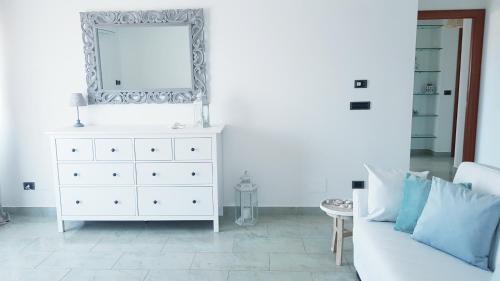 Termoli Apartment | Elegant Dimora Brezza di Mare: Oceanfront Escape Awaits