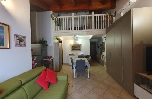 Caronno Pertusella Apartment | Charming Dimora Chiaretta: Family-Friendly Getaway