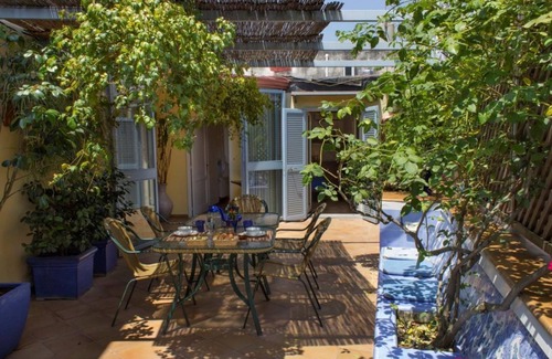 Naples City Centre Apartment | Discover Dimora dei Giganti: Neapolitan Terrace Retreat