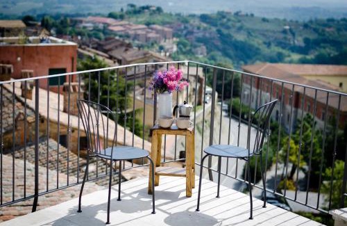 Montepulciano Apartment | Guest Rated 9.3: Dimora Dell'Erbe Apartment Retreat