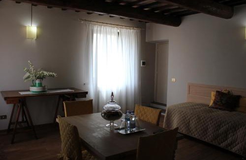 San Severino Marche Bed & Breakfast | Villa Collio Relais: Family-Friendly with Hot Tub Access