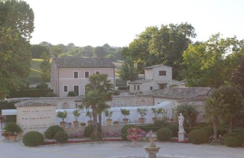 San Severino Marche Bed & Breakfast | Villa Collio Relais: Family-Friendly with Hot Tub Access