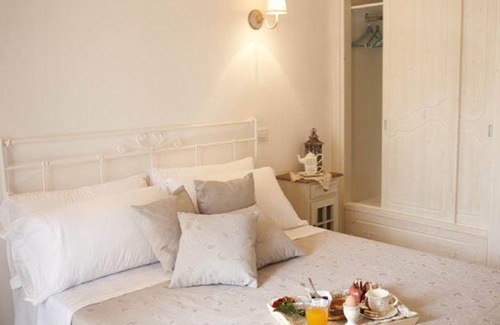 Pezze di Greco Bed & Breakfast | Discover Dimora Donna Lucrezia: Family-Friendly Retreat