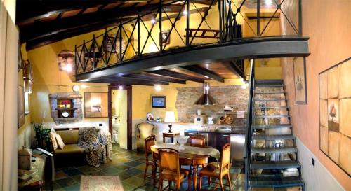 Monforte d'Alba House | Experience Dimora I Manichei: 4-Star Stay with Pool & Hot Tub