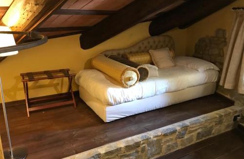 Monforte d'Alba House | Experience Dimora I Manichei: 4-Star Stay with Pool & Hot Tub