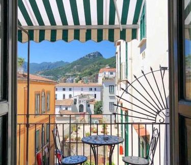 Rione Duomo Apartment | Discover Dimora In Centro: Top-Rated Child-Friendly Stay
