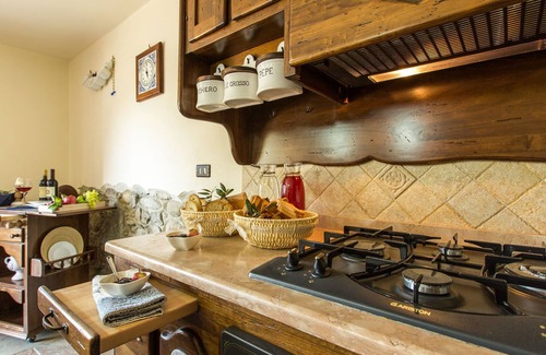 Pistoia Villa | Experience Comfort at Dimora La Torre Di Bussotto 11