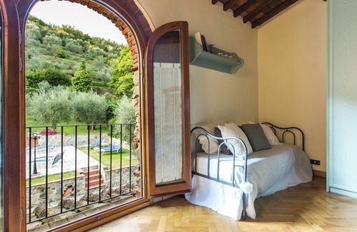 Pistoia Villa | Experience Comfort at Dimora La Torre Di Bussotto 11