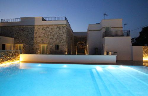 Torre Suda House | Delightful Dimora Le Site: 4-Star Oasis with Pool & Hot Tub