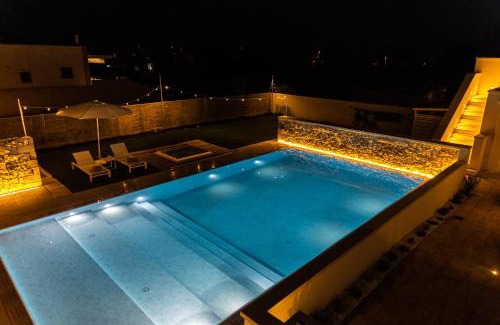 Torre Suda House | Delightful Dimora Le Site: 4-Star Oasis with Pool & Hot Tub