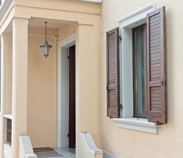Ponti sul Mincio House | Oceanfront Retreat at Dimora LUCILLA with Hot Tub Access