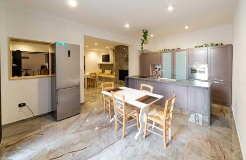 Trepuzzi Apartment | Exceptional Stay at Dimora Mazzapinta: Pet-Friendly Oasis