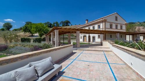 Montefiore dell'Aso Villa | Elegant Dimora Montefiore 11: Oceanfront Escape & Spa