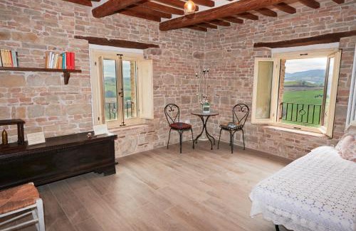 Arcevia Apartment | Experience Dimora nel Castello di Loretello by the Ocean