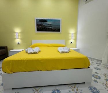 Mergellina Apartment | Discover Dimora Poseidon: Family-Friendly Retreat with High Ratings
