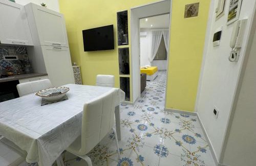 Mergellina Apartment | Discover Dimora Poseidon: Family-Friendly Retreat with High Ratings