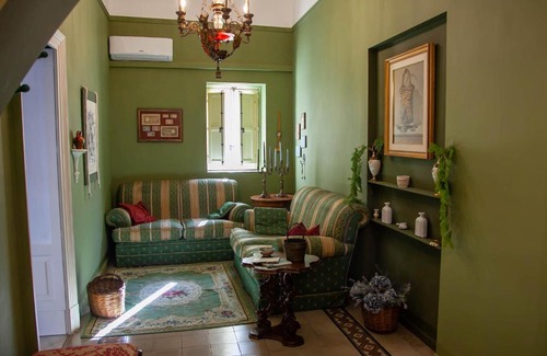 Catania City Centre Apartment | Discover Dimora Trigona: Family-Friendly in Catania Centro
