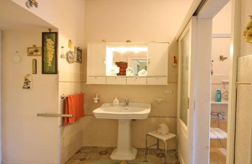 Chiaramonte Gulfi House | Discover Dimora Vera: Guest Rated 9.8, Pet & Child Friendly