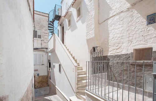Vieste Apartment | Top-Rated Dimore al Castello-Cattedrale with Pool & Breakfast