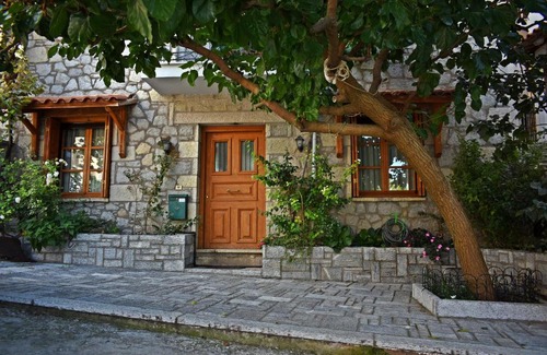 Arachova Apartment | Inviting Dimos Suite: Pet-Friendly with Breakfast Included