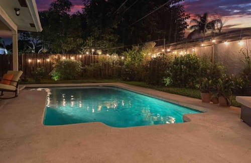 Tropic Palms House | Modern Dinas Home with Heated Pool & Oceanfront Views