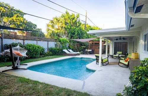 Tropic Palms House | Modern Dinas Home with Heated Pool & Oceanfront Views