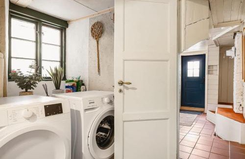 Bergen City Centre House | Explore Dinbnb Homes: Steps from Bryggen for Unforgettable Stays