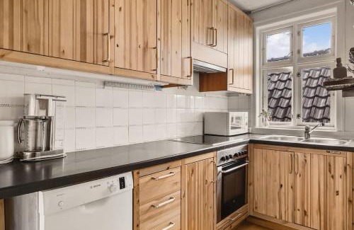 Bergen City Centre House | Explore Dinbnb Homes: Steps from Bryggen for Unforgettable Stays
