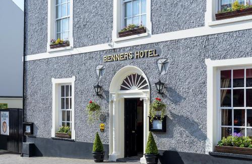 Dingle Hotel | Highly Rated Dingle Benners Hotel with Family-Friendly Amenities