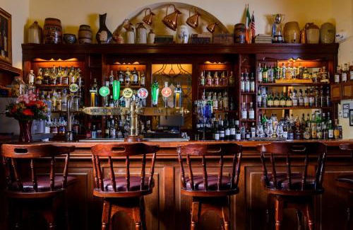 Dingle Hotel | Highly Rated Dingle Benners Hotel with Family-Friendly Amenities