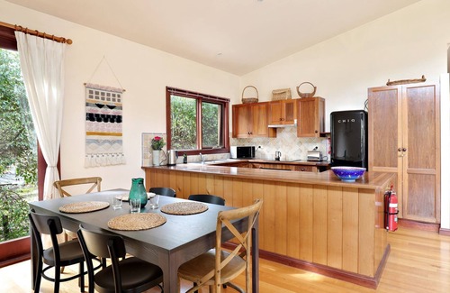 Blackheath House | Top-Rated Dingley Dell in Blackheath with Spa & Breakfast