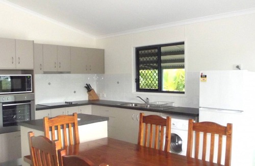 Dingo Beach House | Peaceful Dingo Beach House: Guest Rated 9.8, Oceanfront Bliss
