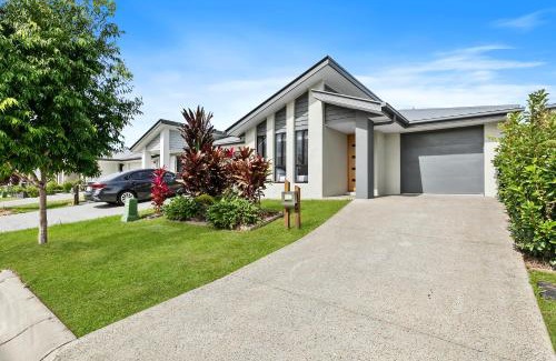 Caboolture South House | Inviting Dingo Den: Family-Friendly Escape with 8.5/10 Rating