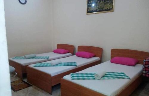 Wellawaya House | Cozy Dinimuthu Rest Inn: Pet-Friendly with Breakfast Included